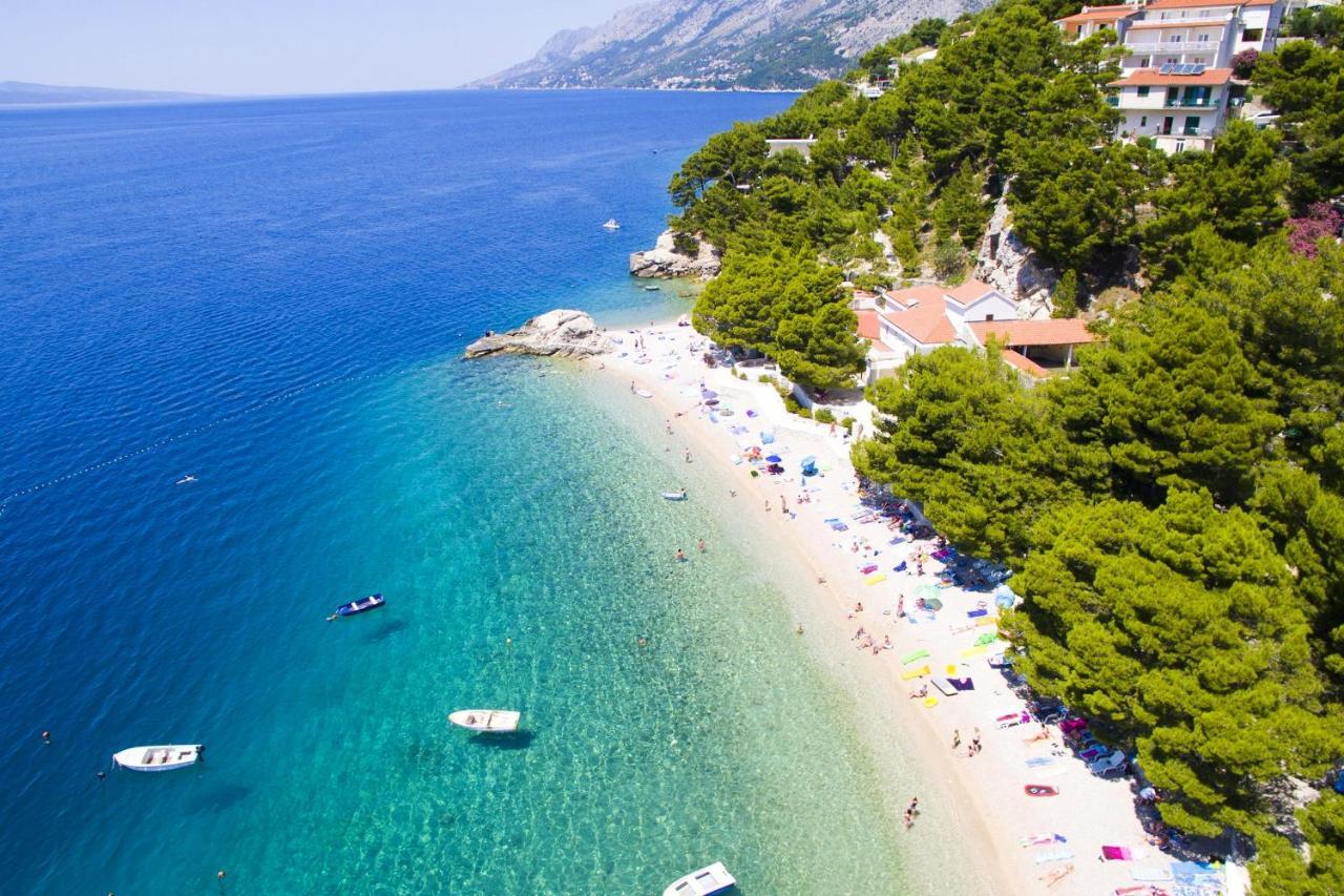 Apartments By The Sea Brela, Makarska - 6007 Exterior photo