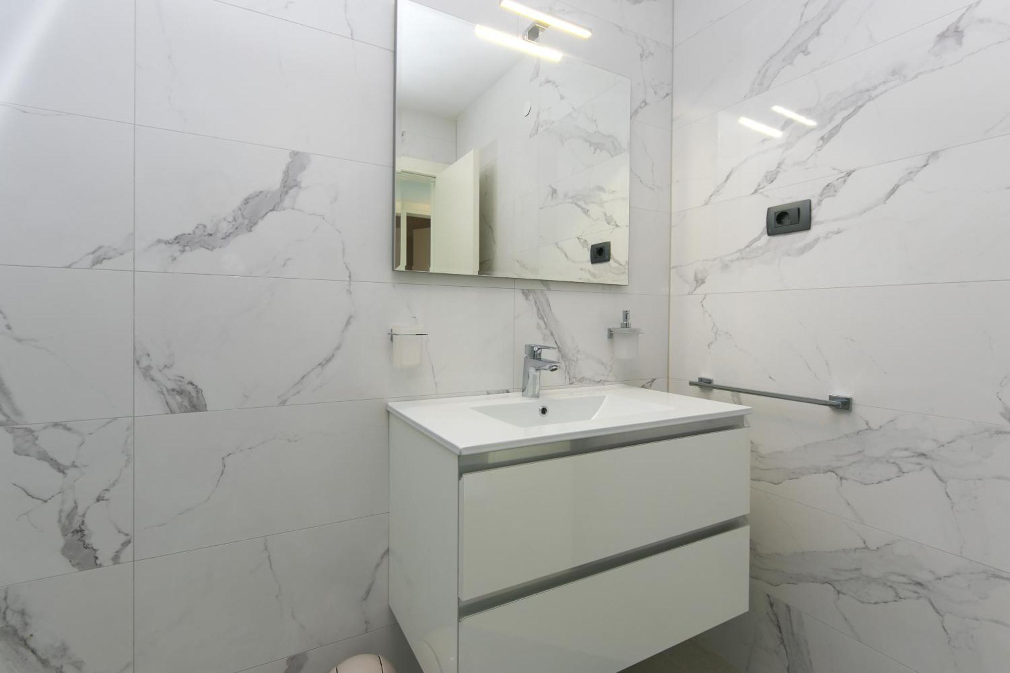 Apartments By The Sea Brela, Makarska - 6007 Exterior photo