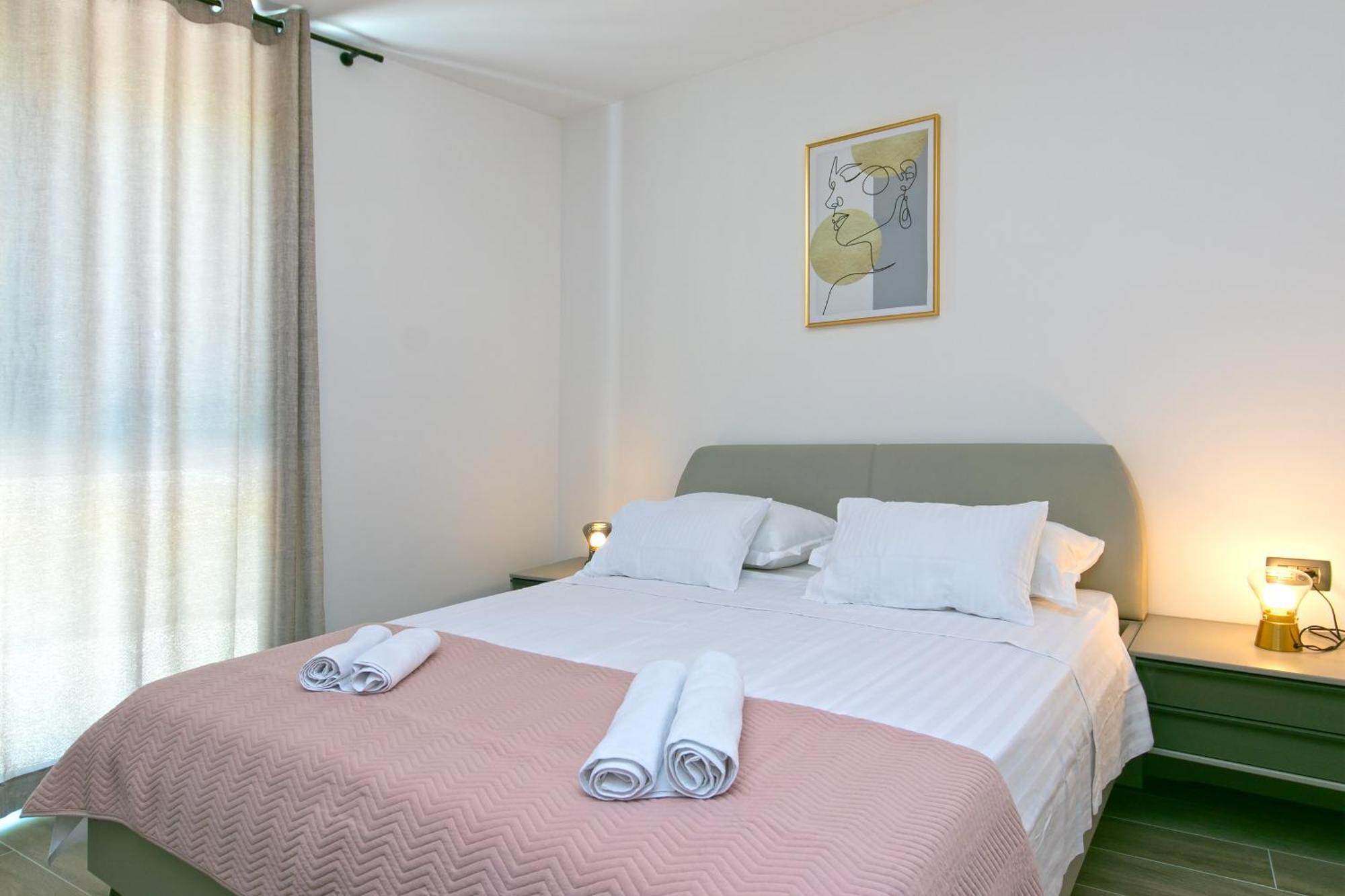 Apartments By The Sea Brela, Makarska - 6007 Exterior photo