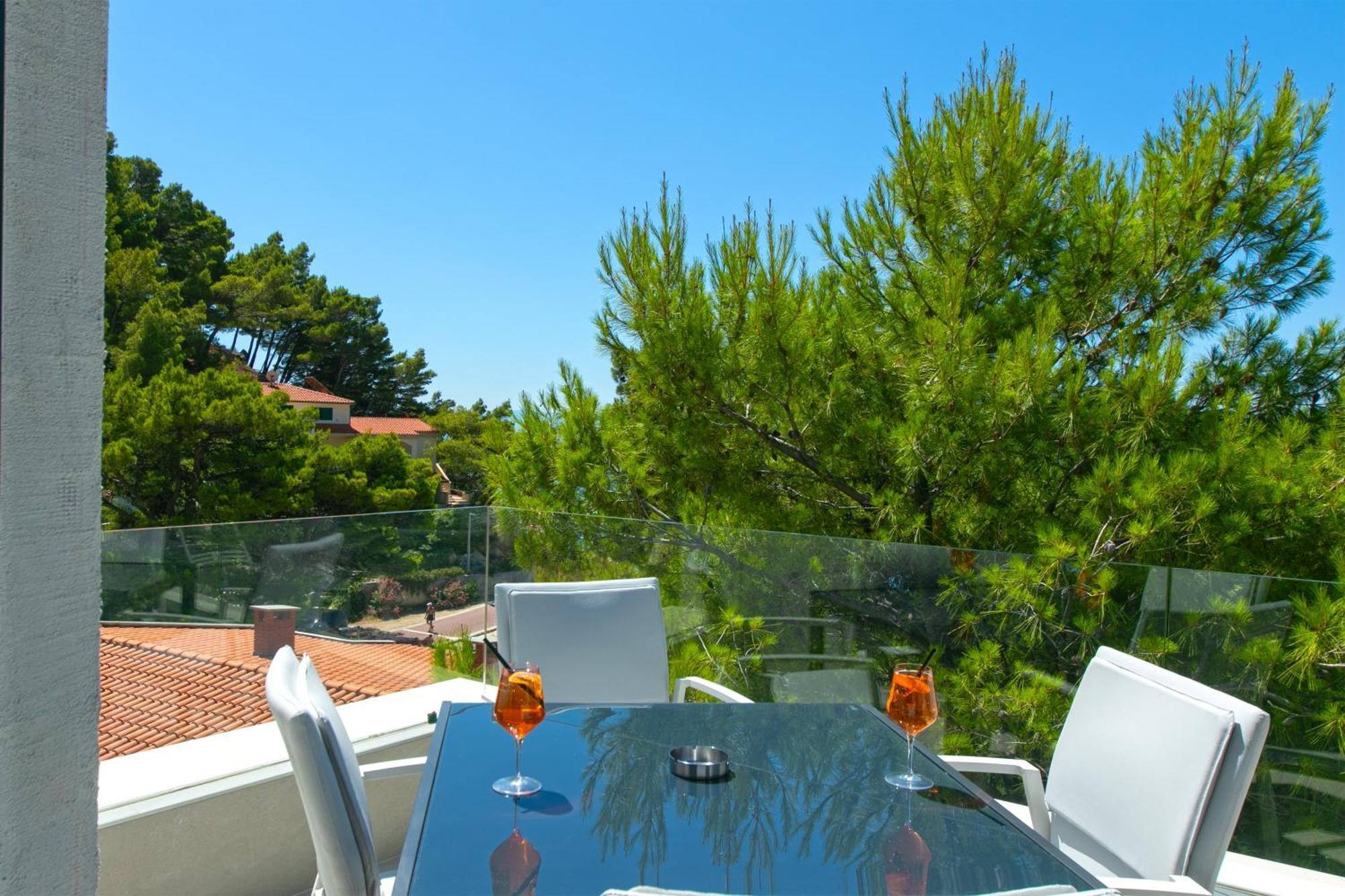 Apartments By The Sea Brela, Makarska - 6007 Exterior photo
